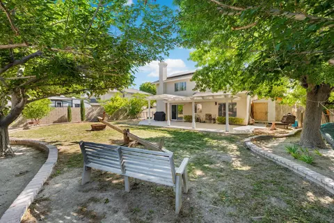 Exterior - 44611 Stonebridge Ln, Lancaster, CA 93536 photo 8 of 11