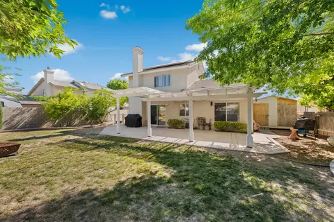 Exterior - 44611 Stonebridge Ln, Lancaster, CA 93536 photo 9 of 11