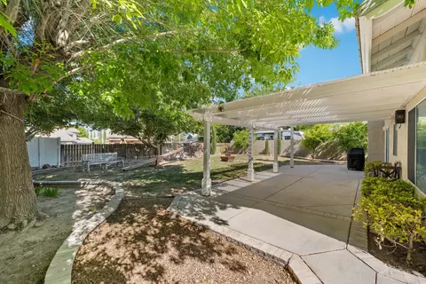 Exterior - 44611 Stonebridge Ln, Lancaster, CA 93536 photo 10 of 11