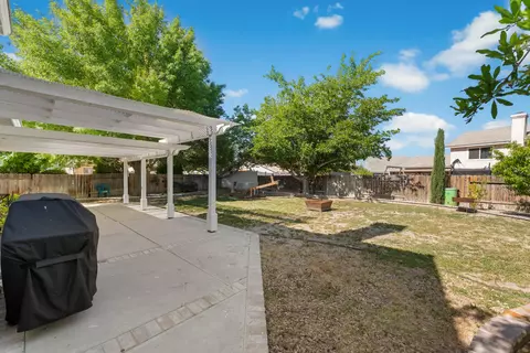 Exterior - 44611 Stonebridge Ln, Lancaster, CA 93536 photo 4 of 11