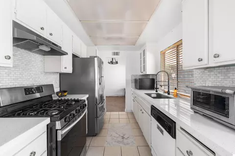 Kitchen - 44611 Stonebridge Ln, Lancaster, CA 93536 photo 5 of 5