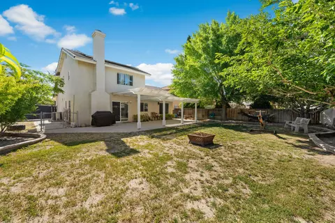 Exterior - 44611 Stonebridge Ln, Lancaster, CA 93536 photo 5 of 11