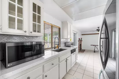 Kitchen - 44611 Stonebridge Ln, Lancaster, CA 93536 photo 2 of 5