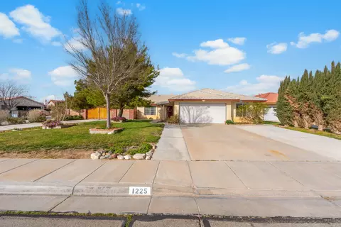 1225 Brookhaven Ct, Rosamond, CA 93560