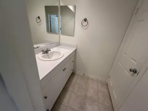 Bath - 2831 Wandoo Rd, Palmdale, CA 93551 photo 4 of 10