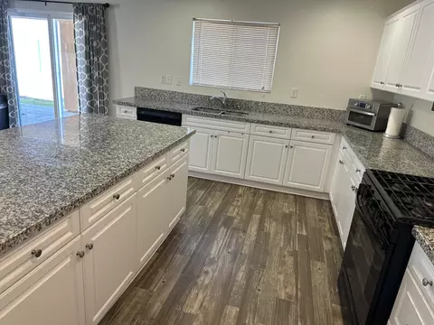 Kitchen - 2831 Wandoo Rd, Palmdale, CA 93551 photo 3 of 5