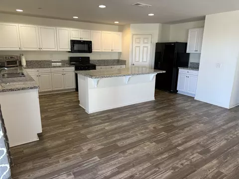 Kitchen - 2831 Wandoo Rd, Palmdale, CA 93551 photo 2 of 5