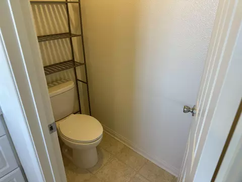 Bath - 2831 Wandoo Rd, Palmdale, CA 93551 photo 10 of 10