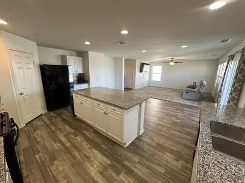 Kitchen - 2831 Wandoo Rd, Palmdale, CA 93551 photo 4 of 5
