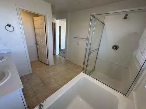Bath - 2831 Wandoo Rd, Palmdale, CA 93551 photo 8 of 10