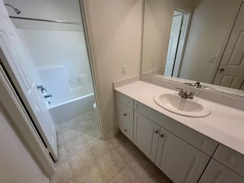 Bath - 2831 Wandoo Rd, Palmdale, CA 93551 photo 3 of 10