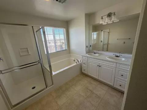 Bath - 2831 Wandoo Rd, Palmdale, CA 93551 photo 7 of 10