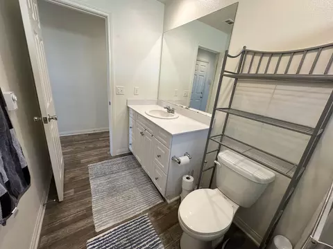 Bath - 2831 Wandoo Rd, Palmdale, CA 93551 photo 2 of 10
