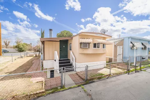 37311 47th St E St E #4, Palmdale, CA 93552