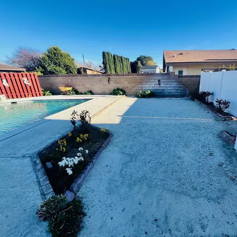 Exterior - 44040 Halcom Ave, Lancaster, CA 93536 photo 4 of 14