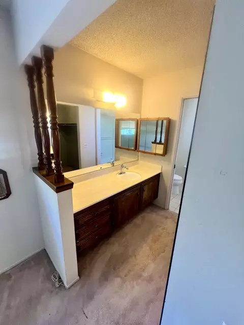 Bath - 44040 Halcom Ave, Lancaster, CA 93536 photo 3 of 3