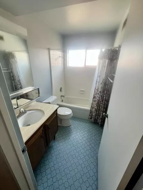 Bath - 44040 Halcom Ave, Lancaster, CA 93536 photo 2 of 3