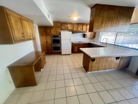Kitchen - 44040 Halcom Ave, Lancaster, CA 93536 photo 2 of 6