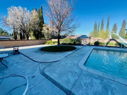 Exterior - 44040 Halcom Ave, Lancaster, CA 93536 photo 6 of 14