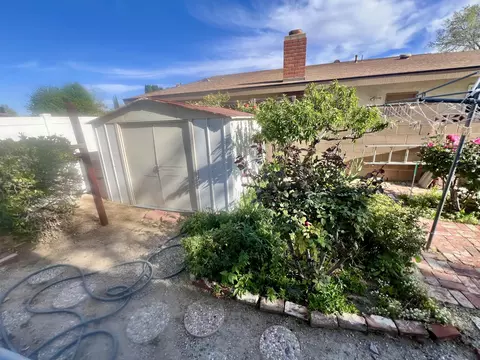 Exterior - 44040 Halcom Ave, Lancaster, CA 93536 photo 11 of 14