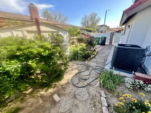 Exterior - 44040 Halcom Ave, Lancaster, CA 93536 photo 10 of 14