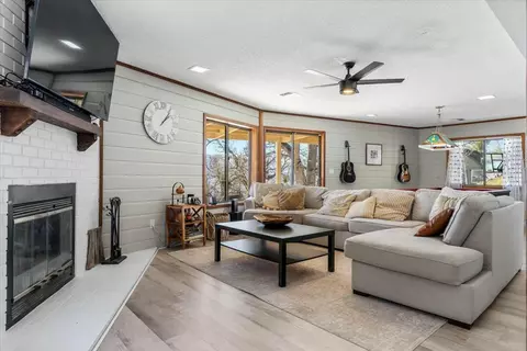 Living - 29811 Greenwater Dr, Tehachapi, CA 93561 photo 4 of 5