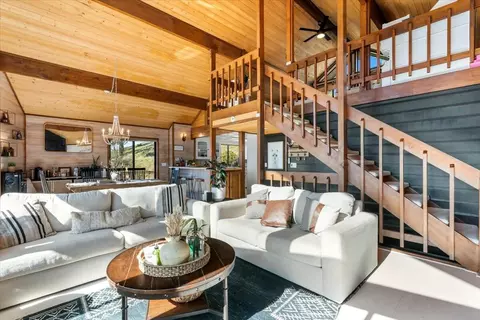 Living - 29811 Greenwater Dr, Tehachapi, CA 93561 photo 2 of 5