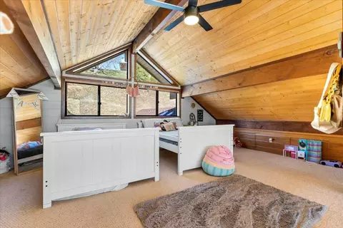 Bedroom - 29811 Greenwater Dr, Tehachapi, CA 93561 photo 4 of 8