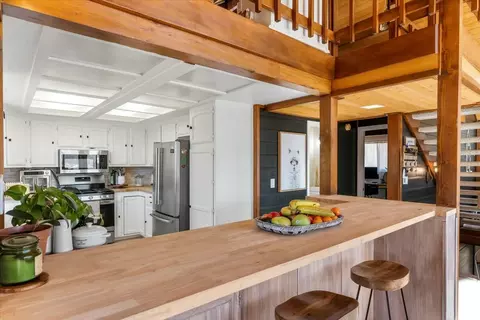 Kitchen - 29811 Greenwater Dr, Tehachapi, CA 93561 photo 2 of 5
