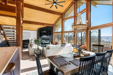 Dining - 29811 Greenwater Dr, Tehachapi, CA 93561 photo 2 of 2