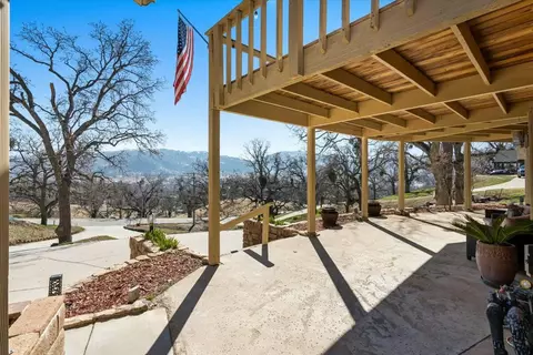 Exterior - 29811 Greenwater Dr, Tehachapi, CA 93561 photo 4 of 13