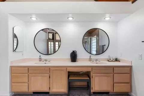 Bath - 29811 Greenwater Dr, Tehachapi, CA 93561 photo 4 of 7