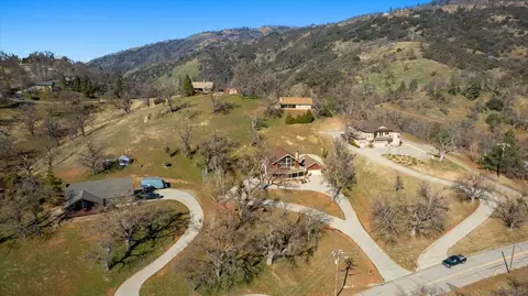 View/Area - 29811 Greenwater Dr, Tehachapi, CA 93561 photo 4 of 6