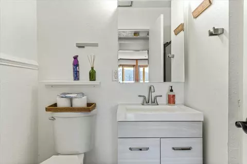 Bath - 29811 Greenwater Dr, Tehachapi, CA 93561 photo 5 of 7