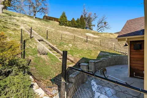 Exterior - 29811 Greenwater Dr, Tehachapi, CA 93561 photo 9 of 13
