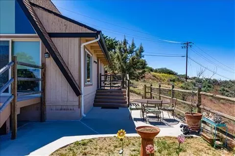 Exterior - 27981 Skyline Dr, Tehachapi, CA 93561 photo 3 of 9