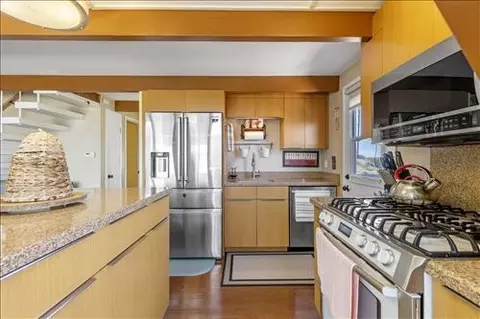 Kitchen - 27981 Skyline Dr, Tehachapi, CA 93561 photo 2 of 2