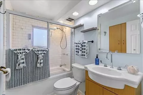 Bath - 27981 Skyline Dr, Tehachapi, CA 93561 photo 1 of 2