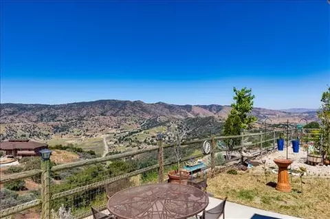 Exterior - 27981 Skyline Dr, Tehachapi, CA 93561 photo 5 of 9