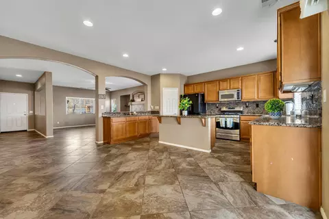 Entry Way - 44314 Rucker St, Lancaster, CA 93535 photo 2 of 4