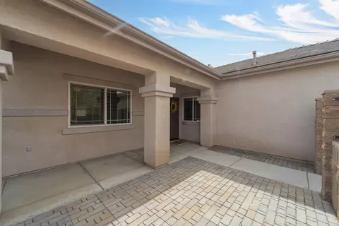 Exterior - 44314 Rucker St, Lancaster, CA 93535 photo 3 of 9