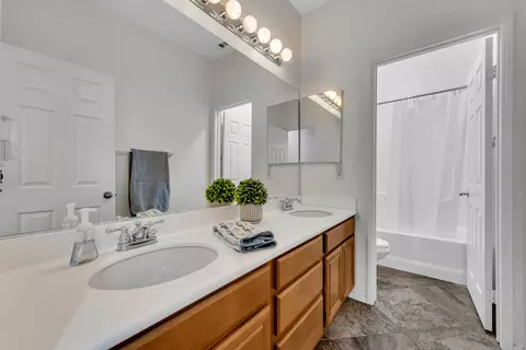 Bath - 44314 Rucker St, Lancaster, CA 93535 photo 3 of 3