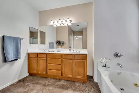 Bath - 44314 Rucker St, Lancaster, CA 93535 photo 2 of 3