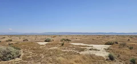263 263rd St E, Llano, CA 93544