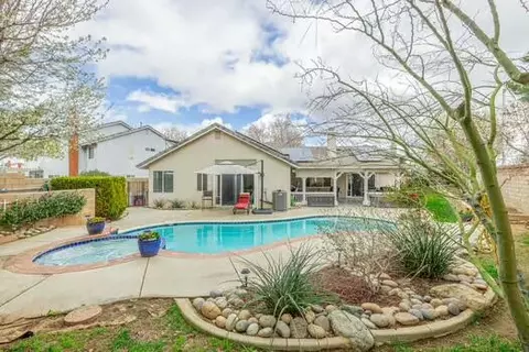 40407 Milan Dr, Palmdale, CA 93551 photo 2