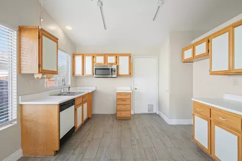 11671 Oxford Ct, Adelanto, CA 92301 photo 8