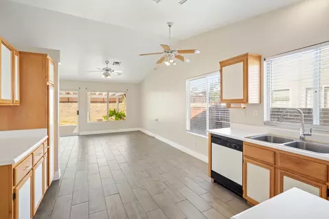 11671 Oxford Ct, Adelanto, CA 92301 photo 9