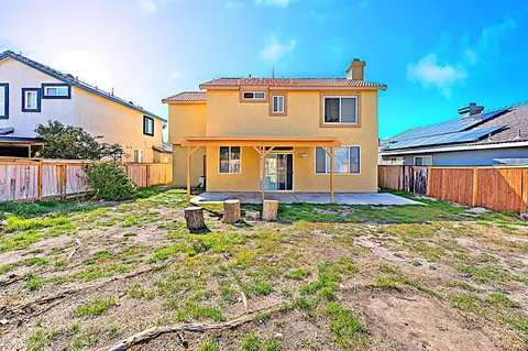 Exterior - 36934 Royce Ct, Palmdale, CA 93552 photo 10 of 11