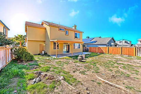 Exterior - 36934 Royce Ct, Palmdale, CA 93552 photo 9 of 11
