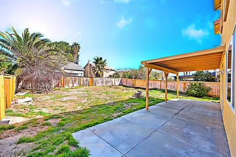 Exterior - 36934 Royce Ct, Palmdale, CA 93552 photo 7 of 11